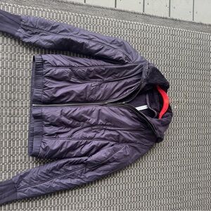 Women’s LuLulemon jacket, excellent condition.  Size 6